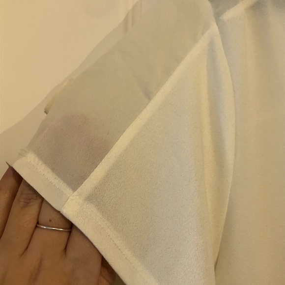 White Reitmans Blouse 3/35$ - Picture 2 of 7